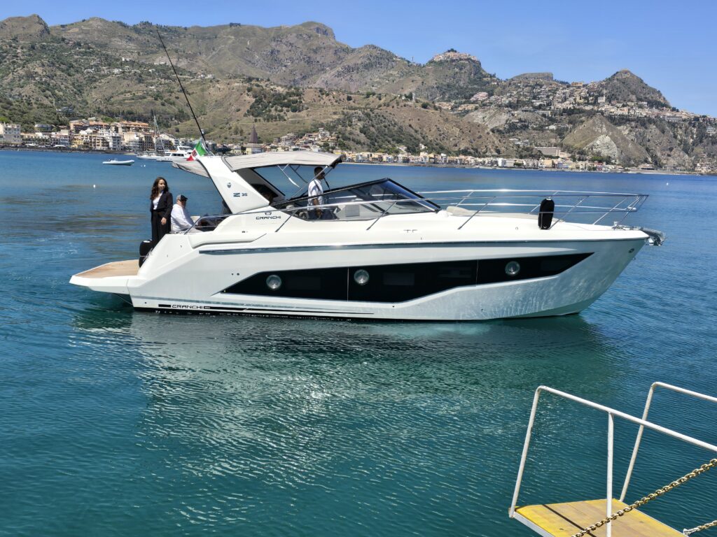 Cranchi 35 luxury yatch in Taormina