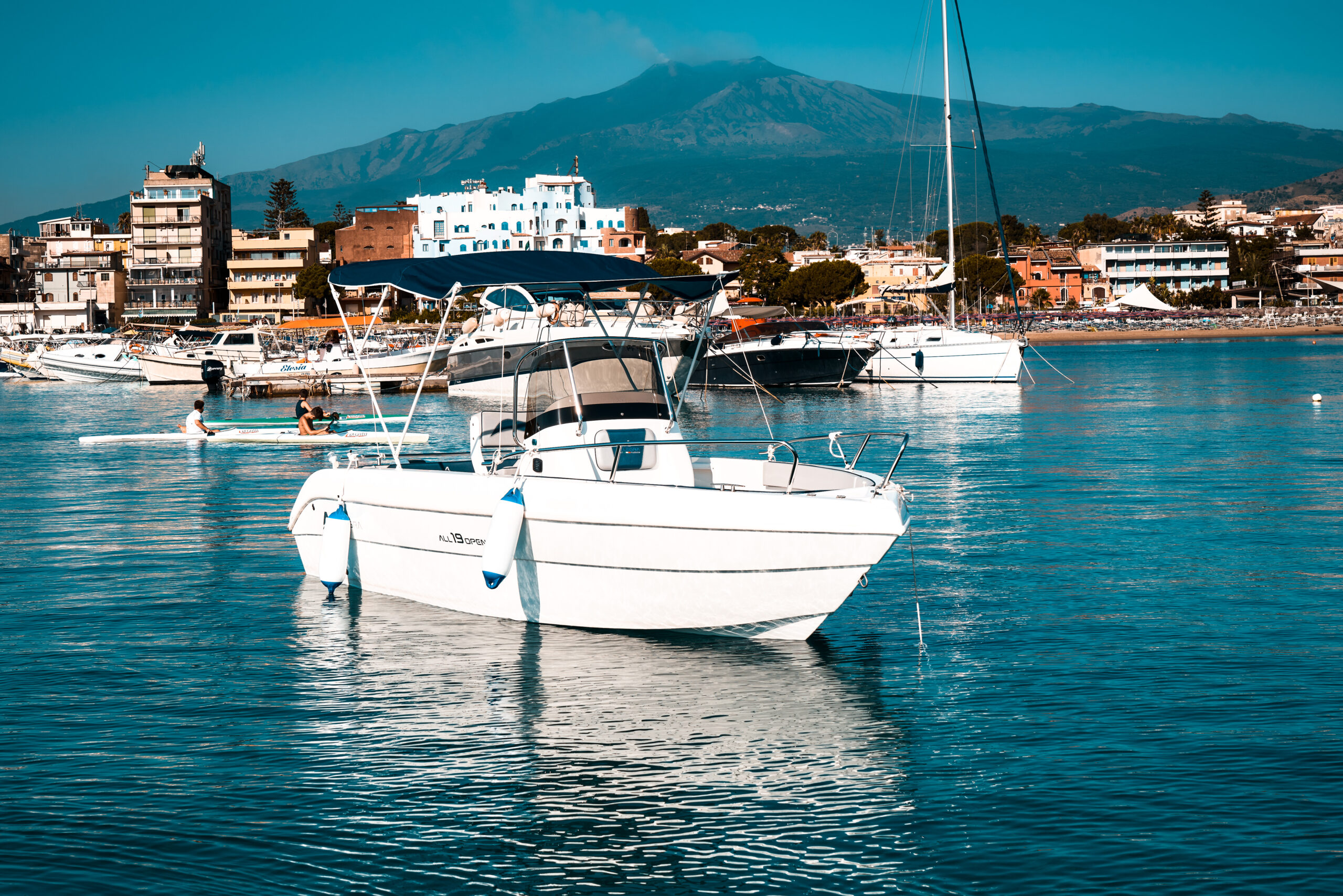 Noleggio barche senza patente a Taormina